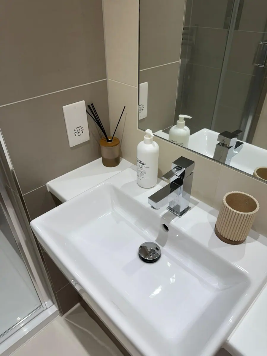 En-suite, basin