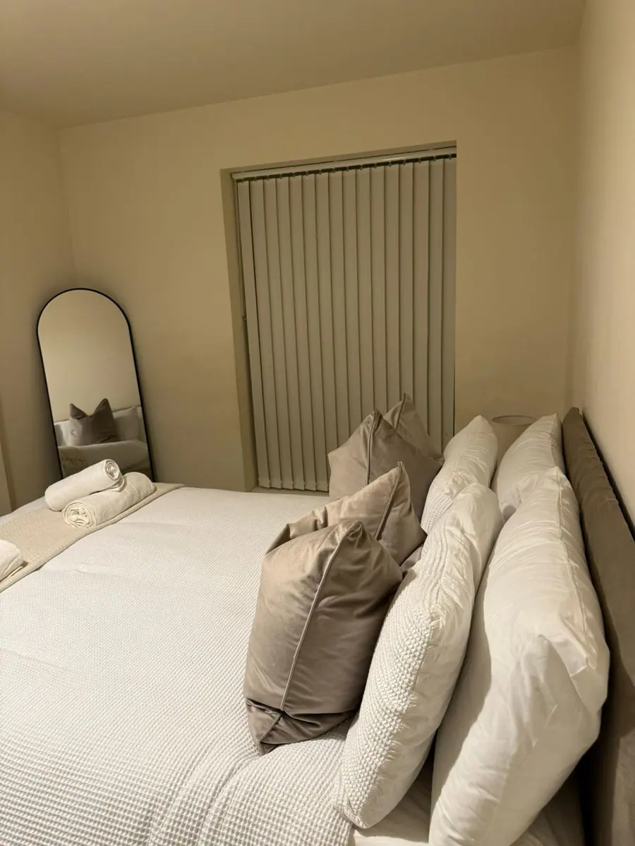 Principal bedroom, dressing corner